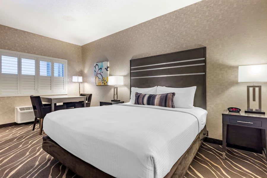 Park Place Inn and Cottages — Guest room
