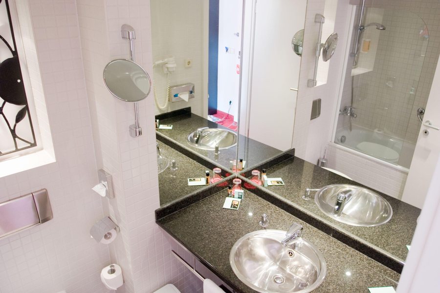Park Plaza Budapest — Bathroom