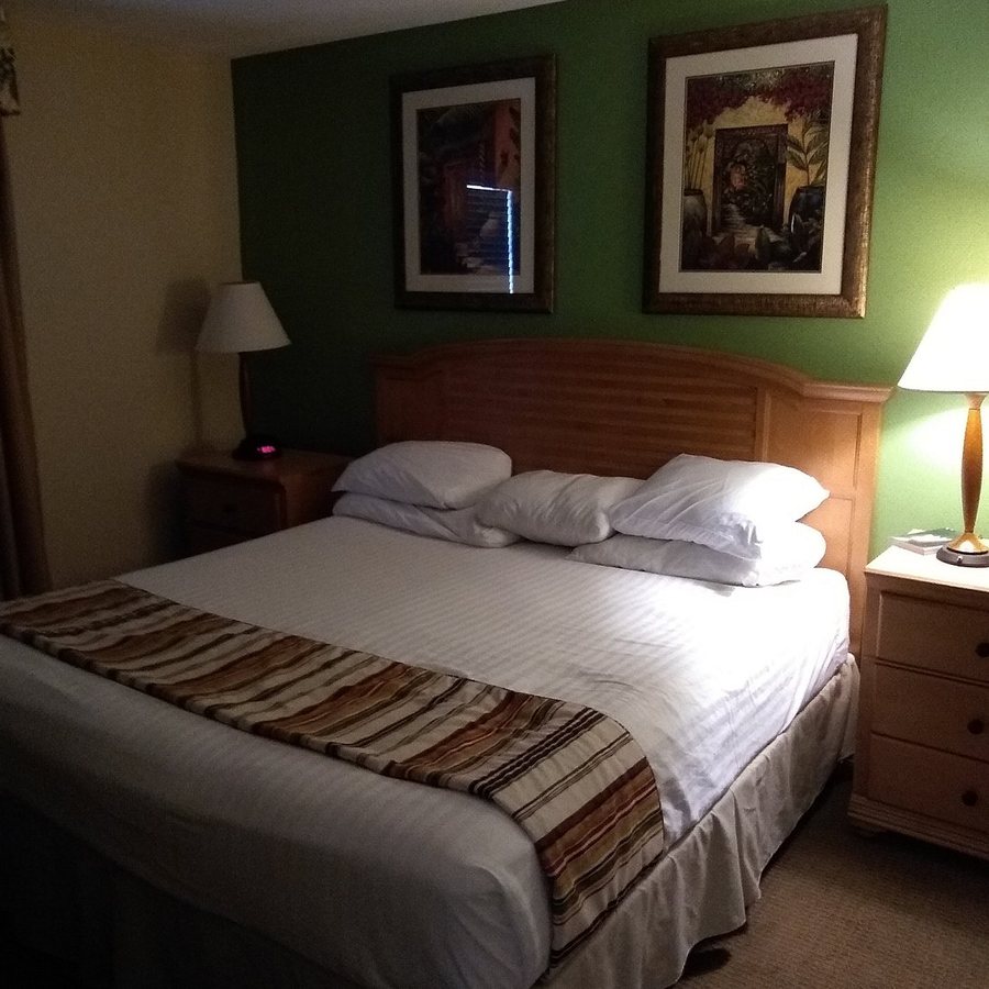 Park Shore Resort — Guest room