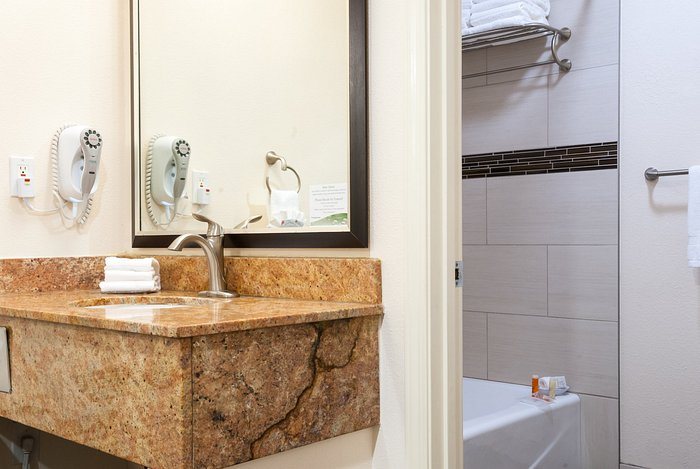 Park Vue Inn — Bathroom