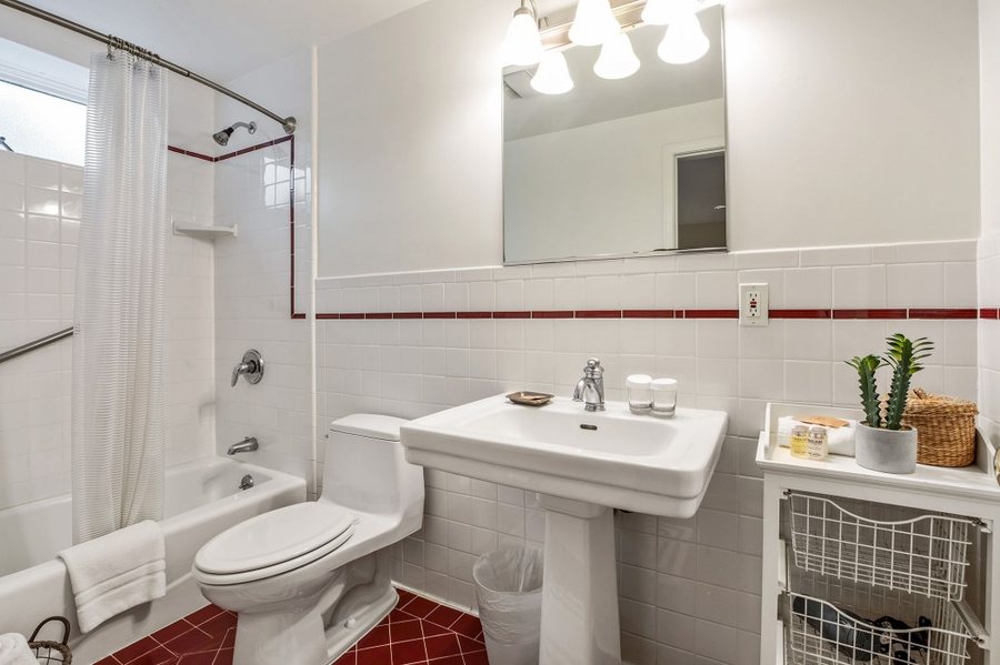 Parker Guest House — Bathroom