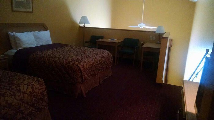 Parkfield Inn Warsaw — Guest room