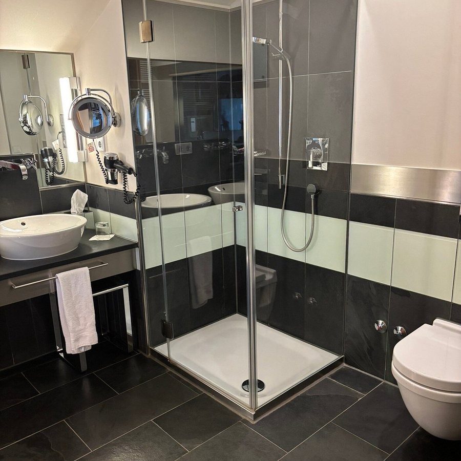 Parkhotel Maximilian Resort SPA — Bathroom