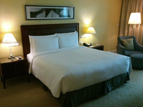 Parkline Century Park Hotel Shanghai — Guest room