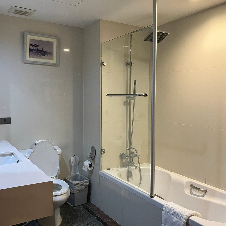 PARKROYAL Suites Bangkok — Bathroom