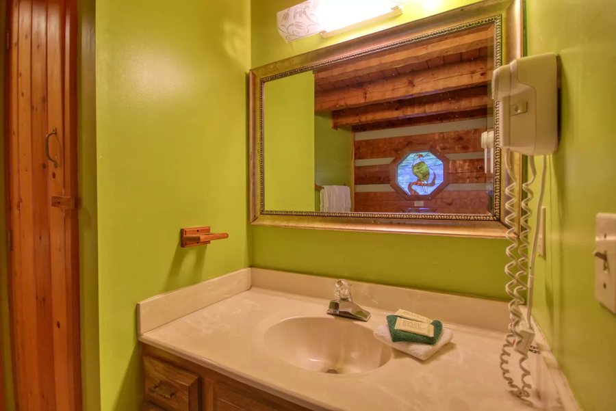 Parkside Cabin Rentals — Bathroom