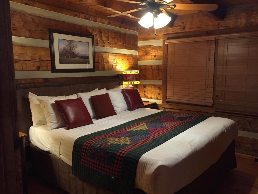 Parkside Cabin Rentals — Guest room