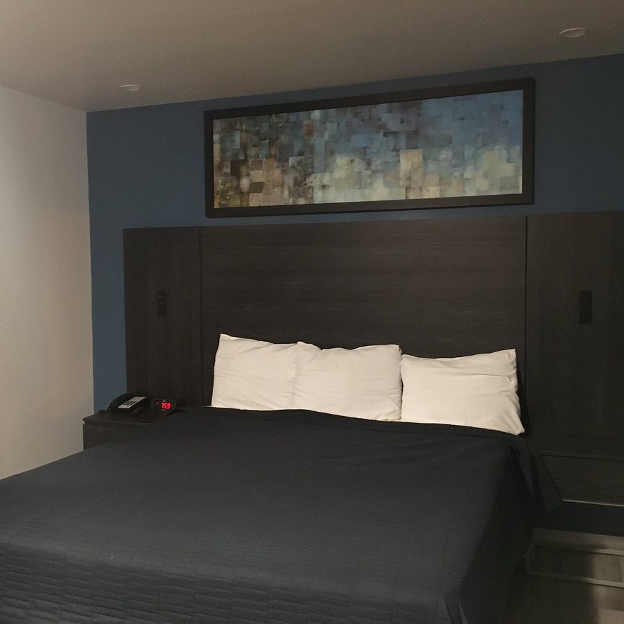 Parkside Inn — Guest room