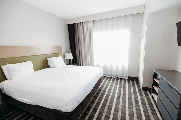 Parkview Inn Suites Lancaster Lancaster Pa — Guest room