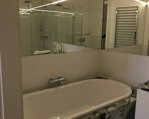 Parkview Residences — Bathroom