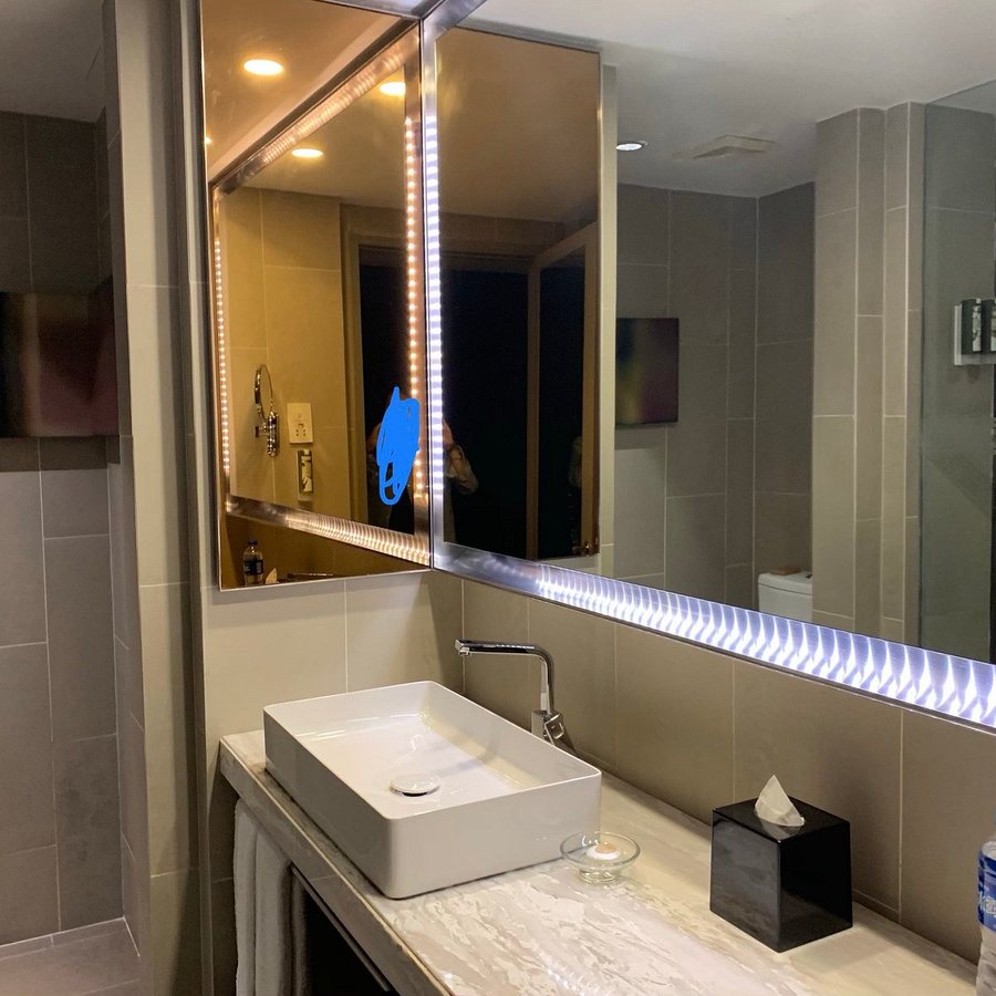 Parkyard Hotel Shanghai — Bathroom