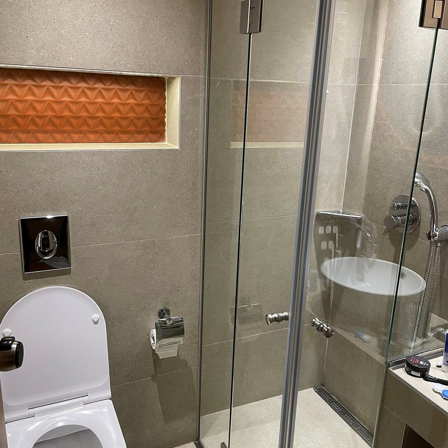 Parnon Hotel — Bathroom