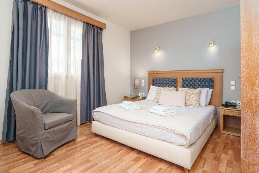 Parnon Hotel — Guest room