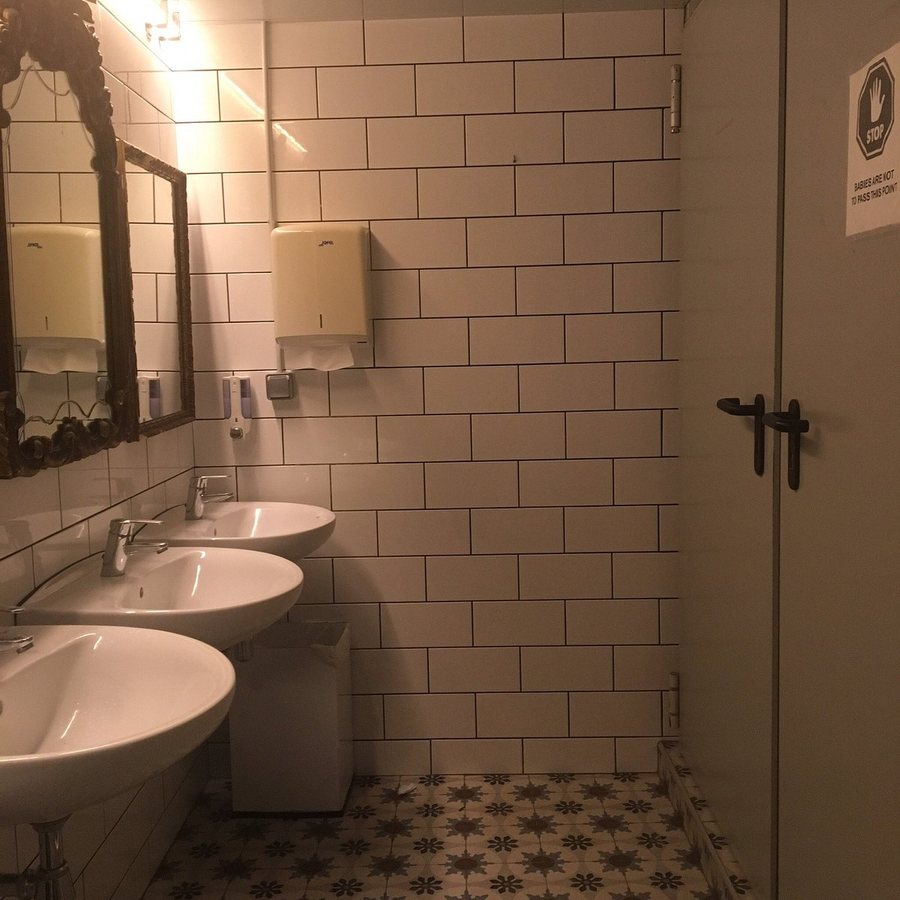 Pars Teatro Hostel Barcelona Catalonia — Bathroom
