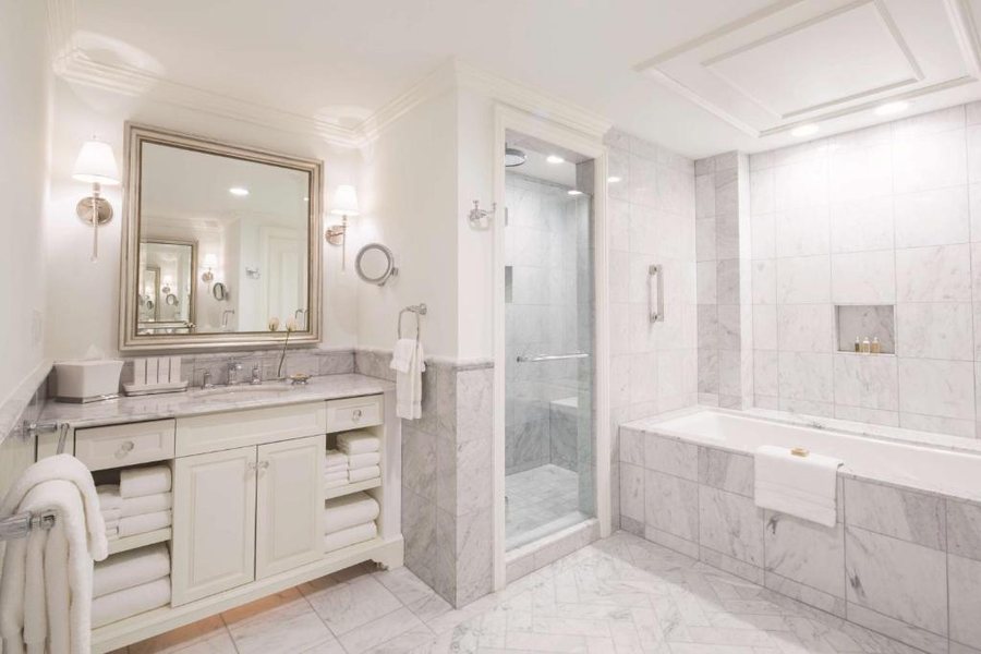 Parson Inn — Bathroom