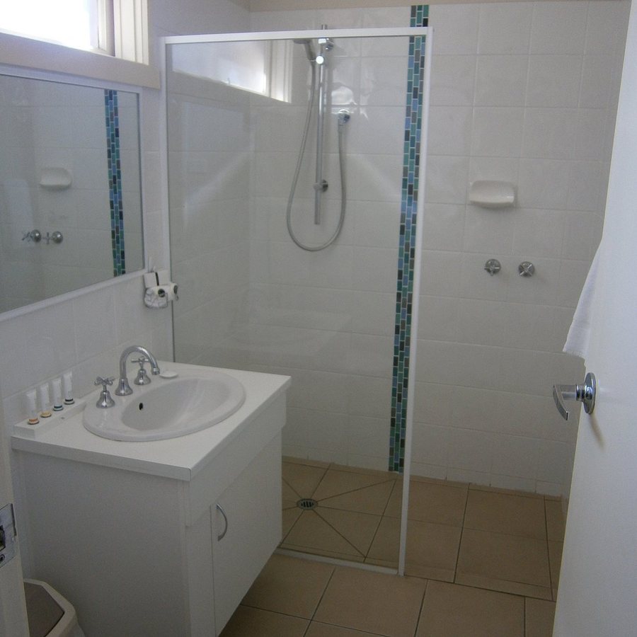 Paruna Motel — Bathroom