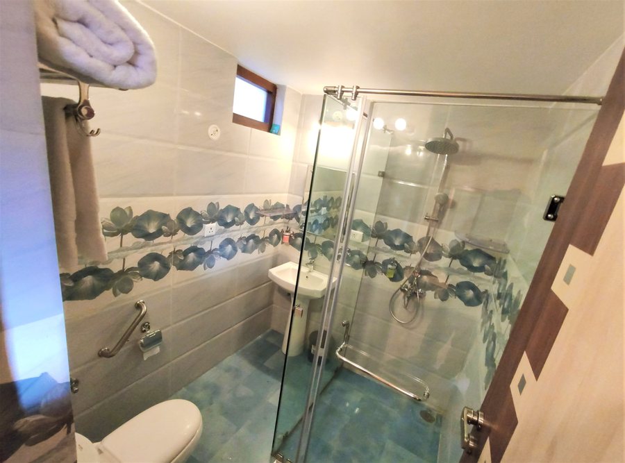 Parvada Bungalows — Bathroom