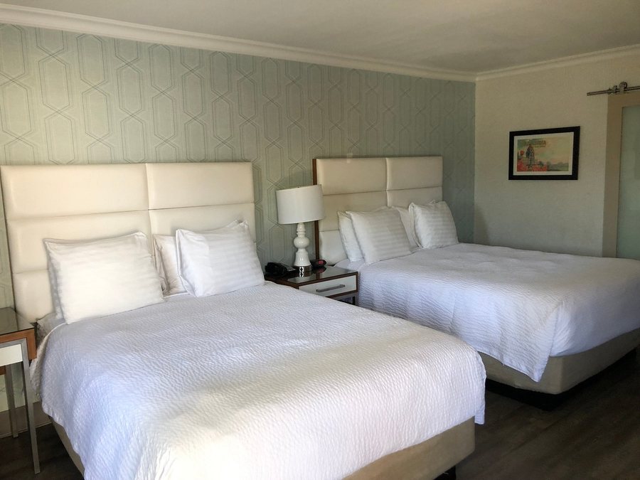 Pasadena Rose Crown Hotel — Guest room