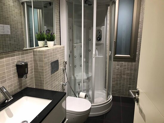 Paseo de Gracia Bas Apartments by Aspasios Barcelona Catalonia — Bathroom