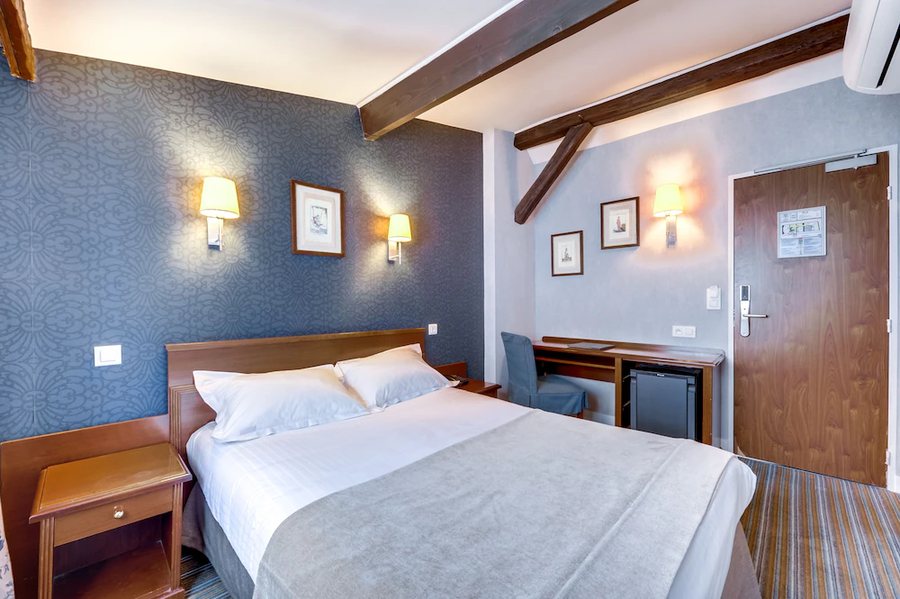 Passy Eiffel Hotel — Guest room