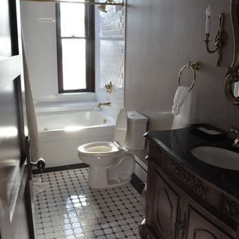 Patterson Inn — Bathroom