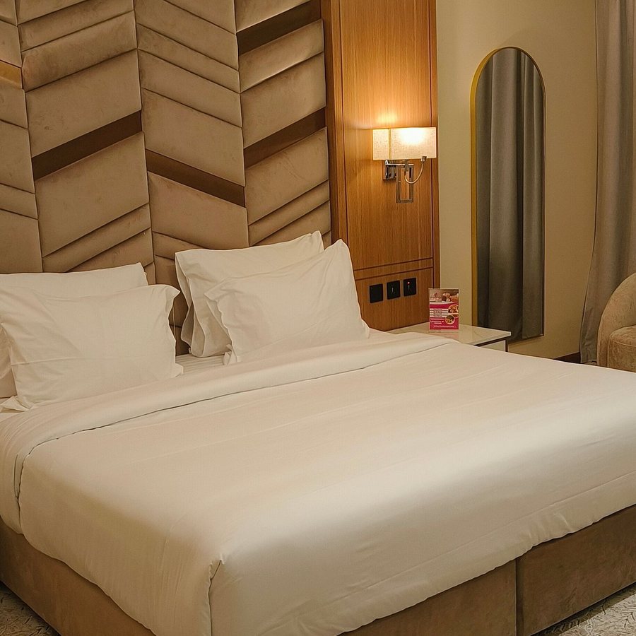 Pavilion Palace Hotel — Guest room