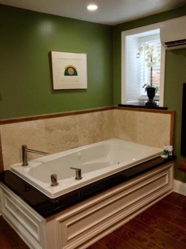 Peace and Plenty Inn Bed Breakfast — Bathroom
