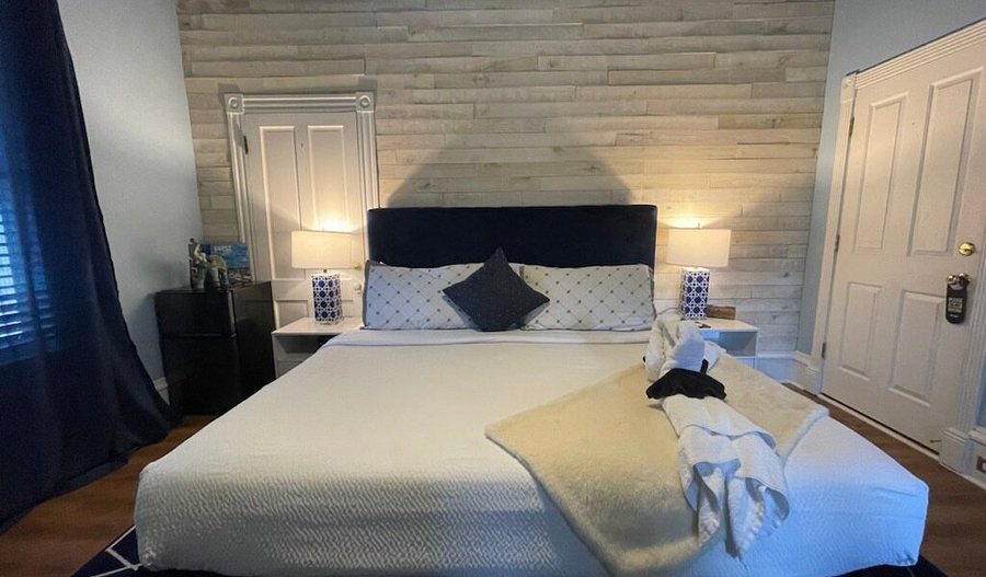 Peace and Plenty Inn Bed Breakfast — Guest room