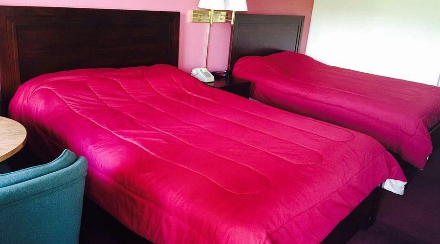 Peach Tree Inn — Guest room