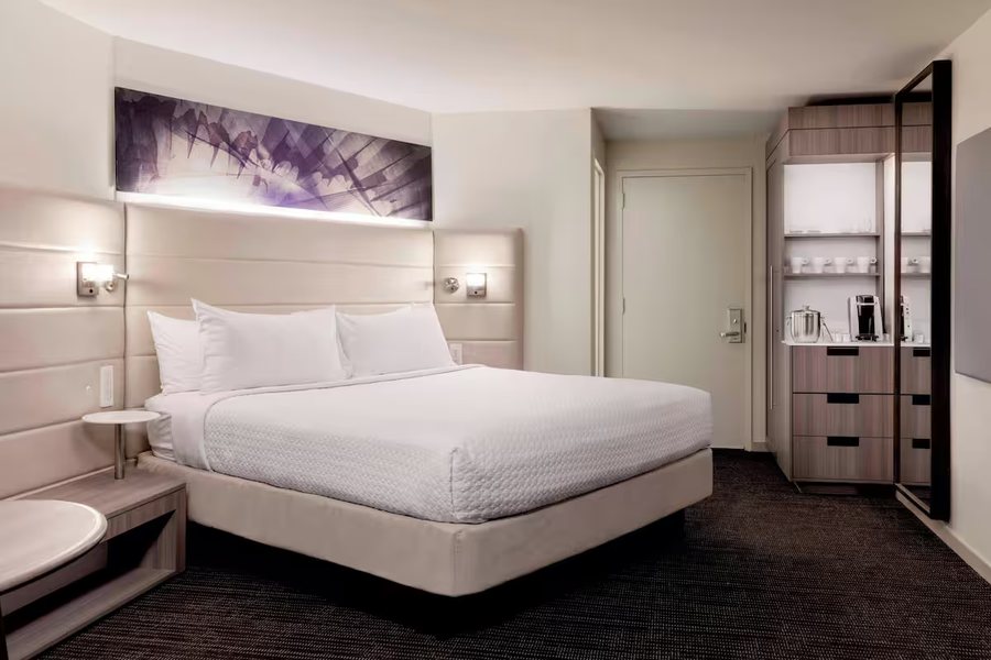 Peachtree Hotel Midtown Atlanta — Guest room