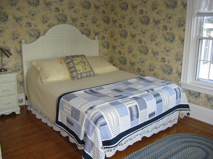 Peacock House Bed Breakfast — Guest room