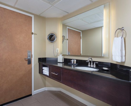 Peacock Suites — Bathroom
