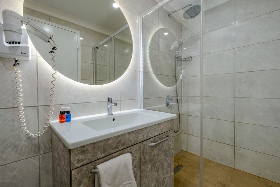 Peak Star Hotel Istanbul — Bathroom