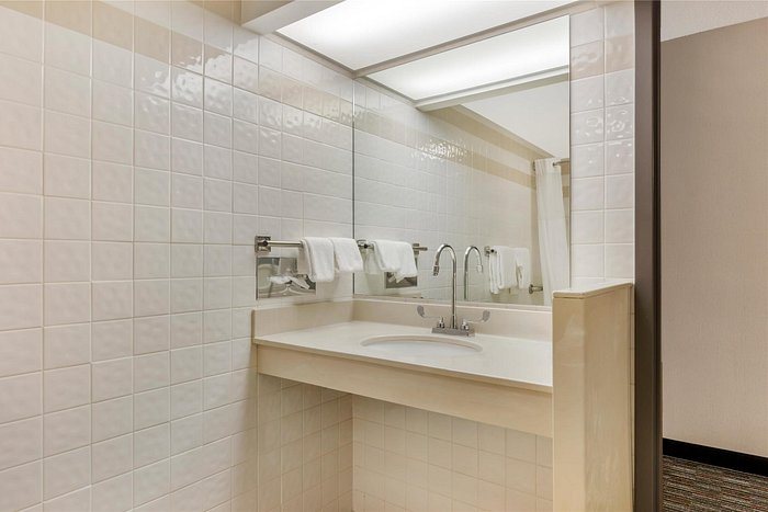 Pear Tree Inn Cape Girardeau Near the Medical Center — Bathroom