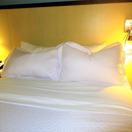 Pearl Hotel — Guest room