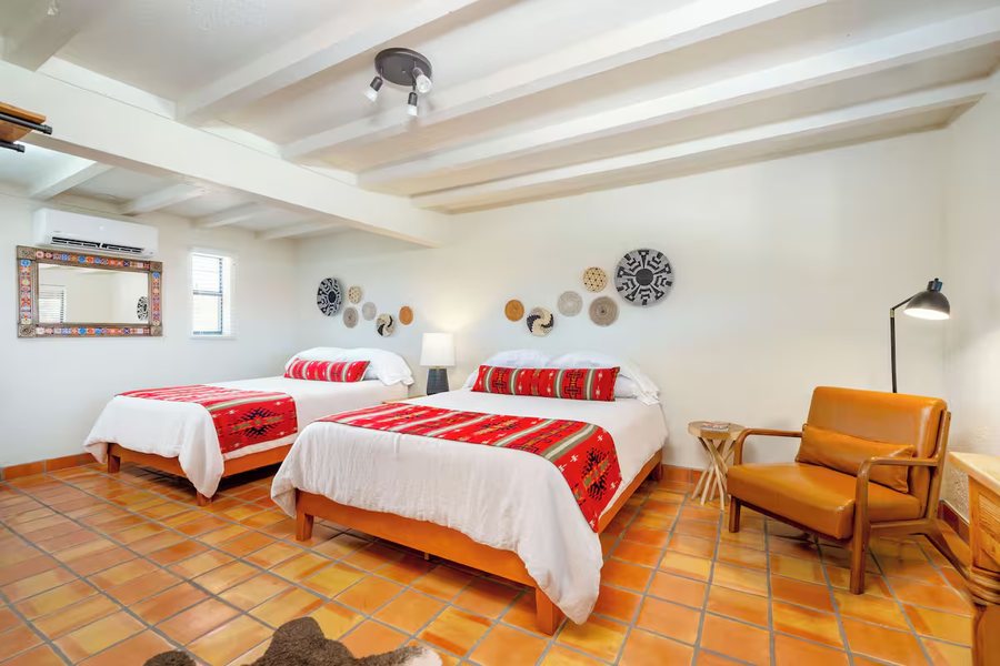 Pecos Trail Inn — Guest room