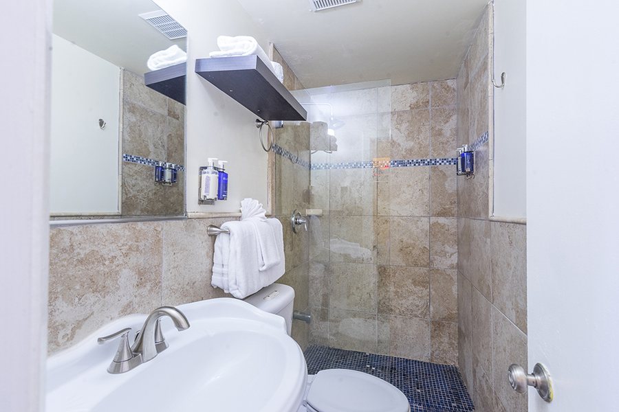Pegasus International Hotel — Bathroom