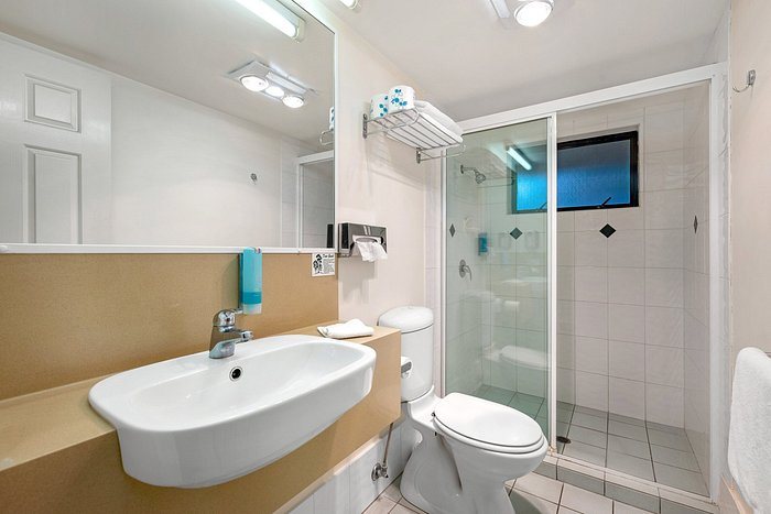 Pegasus Motor Inn — Bathroom