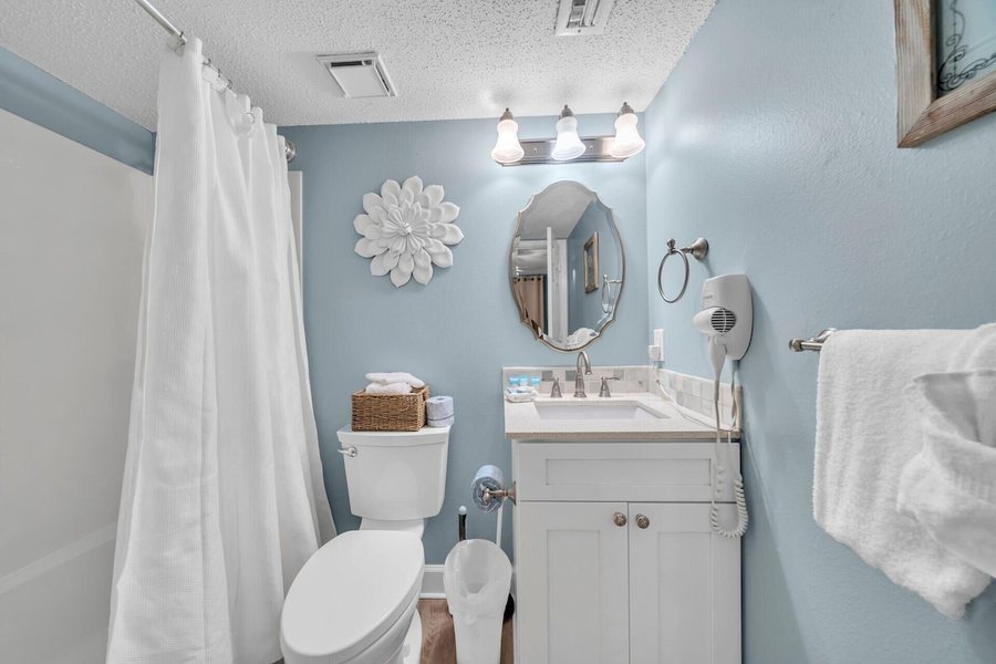 Pelican Beach Resort Condos — Bathroom
