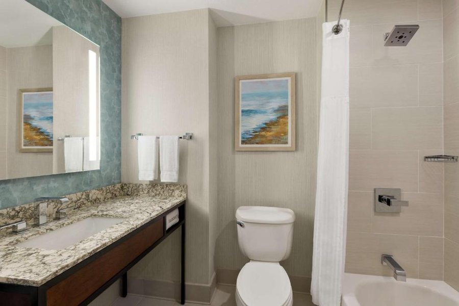 Pelican Cove Inn — Bathroom