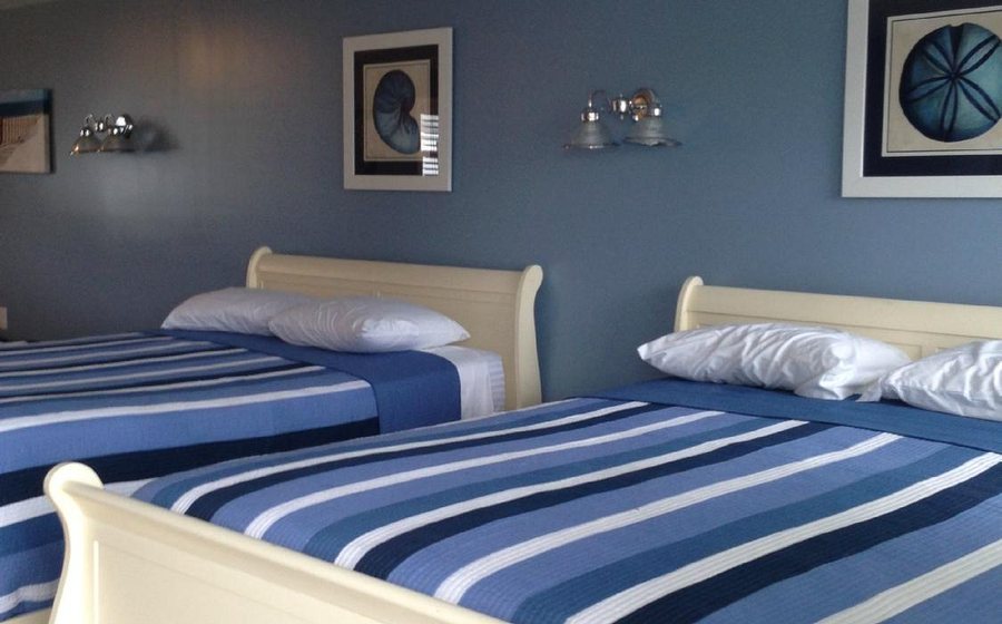 Pelican Point Motel — Guest room