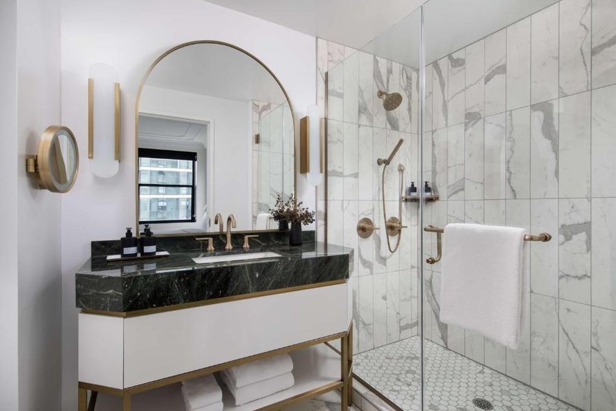 Pendry Chicago — Bathroom