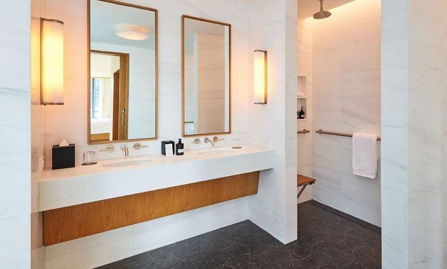 Pendry Manhattan West — Bathroom