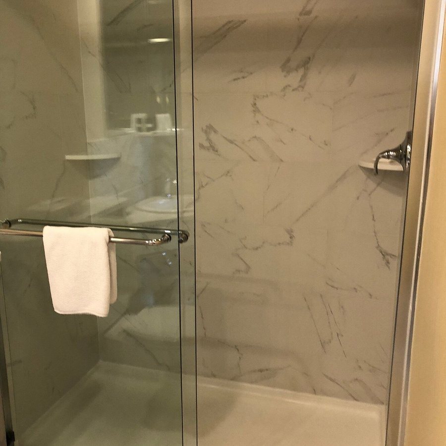 Penn s View Hotel — Bathroom