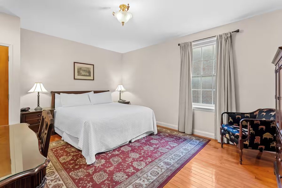 Penn s View Hotel — Guest room