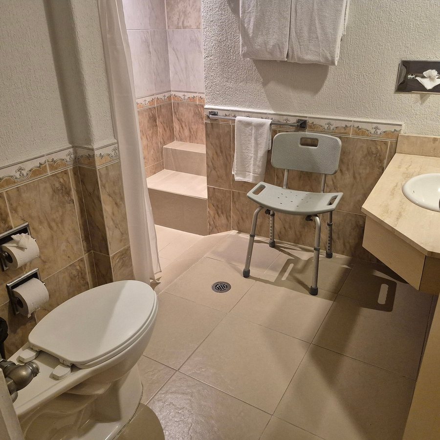 Pennsylvania Suites — Bathroom