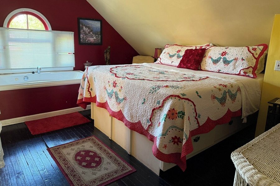 Penny Farthing Inn — Guest room
