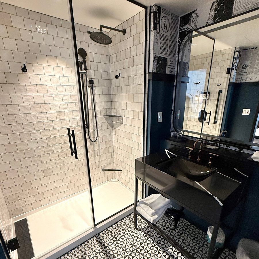 Pennyweight Hotel Boston Curio Collection By Hilton — Bathroom