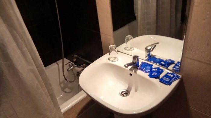 Pensao Favorita — Bathroom
