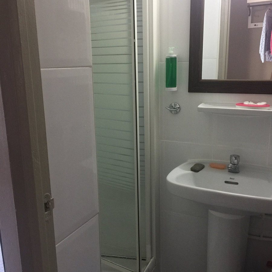 Pension Arosa Barcelona Catalonia — Bathroom